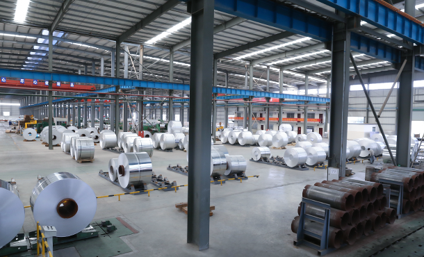 entrepôt de rouleaux d'aluminium sur mesure